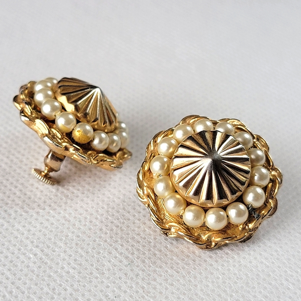 Vintage Signed Coro Screwback Clip-on Earrings Gold Tone Faux Pearl